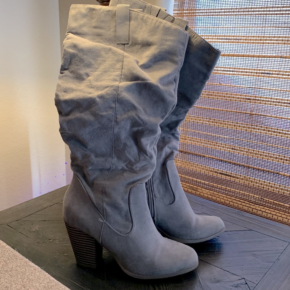 Wide Calf Boots! Perfect condition only used once. Heel height:2.5 inches
